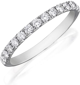 This Henri Daussi band features pave set round brilliant cut diamonds.