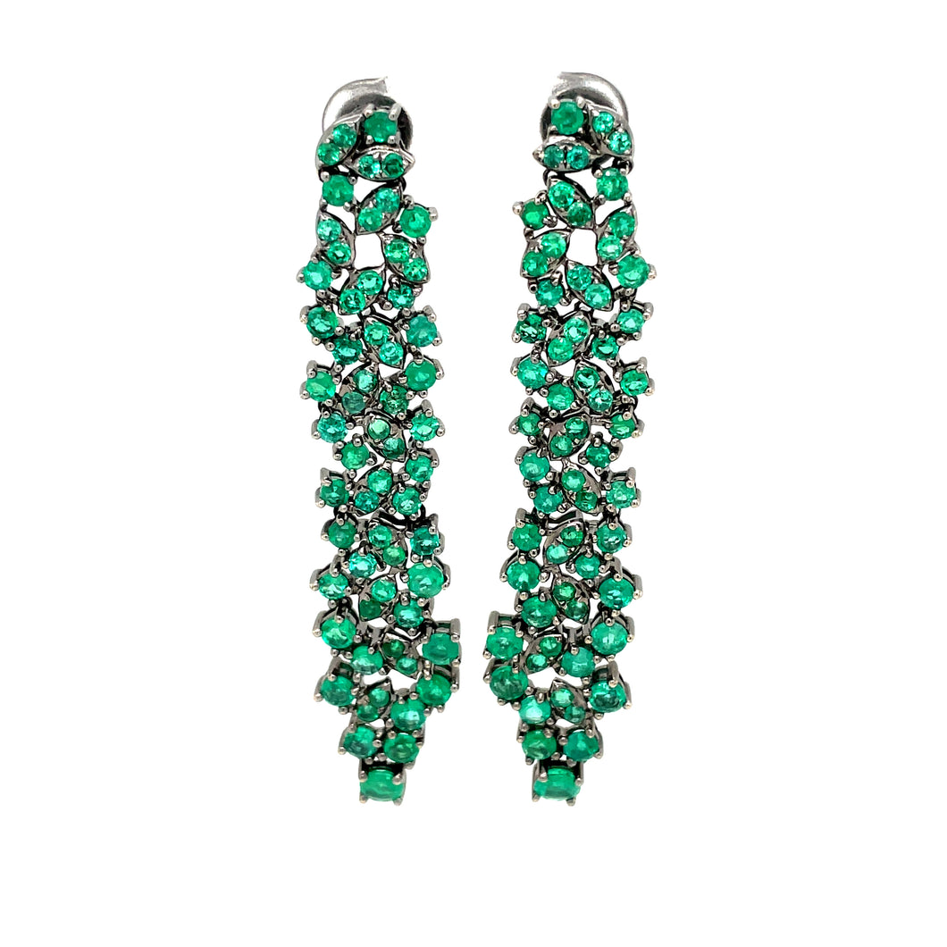 These stunning emerald drop earrings feature round brilliant cut di...