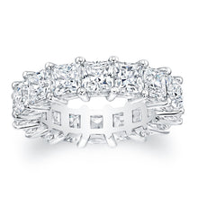 




Princess cut diamonds are set in a continuous circle using sha...