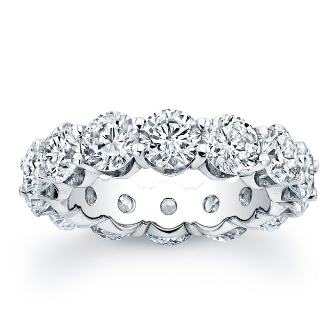 
Round brilliant cut diamonds are set in a continuous circle using ...