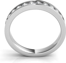 This classic band features round brilliant cut diamonds that are pa...