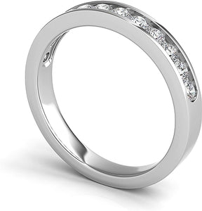 This classic band features round brilliant cut diamonds that are pa...