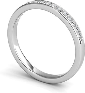 A single line of round brilliant cut diamonds are pave-set and go h...