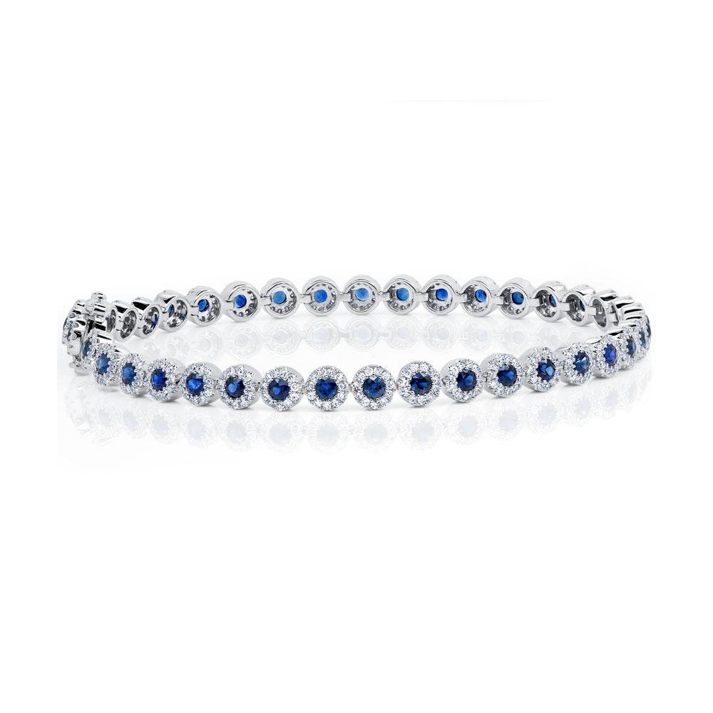 This bracelet features 1.22cts of round brilliant cut diamonds alon...