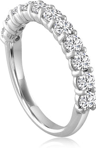 This diamond wedding band from our Signature Collection features pr...