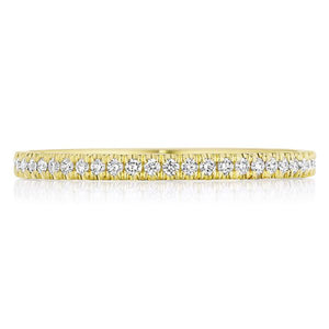 This band from Tacori features pave set round brilliant cut diamond...