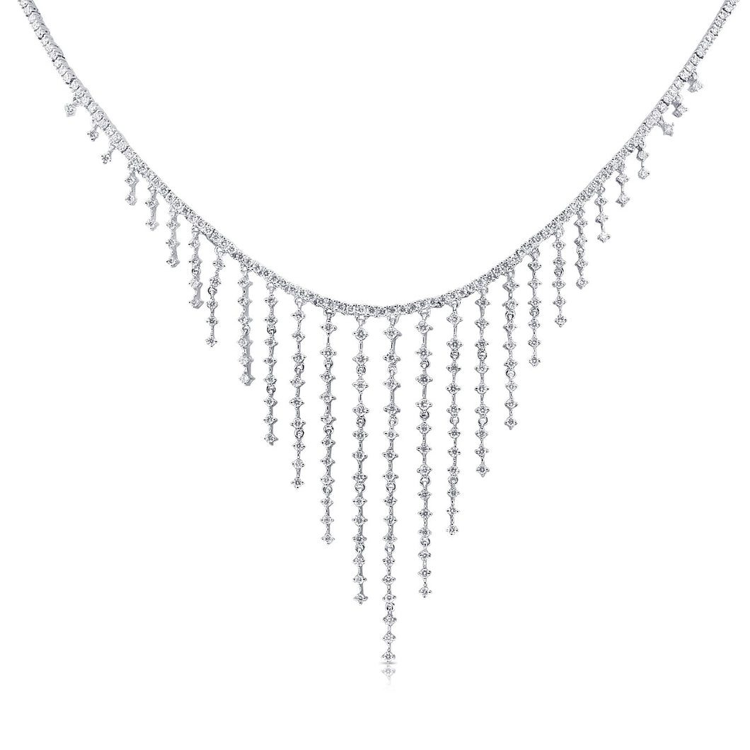 This necklace features round brilliant cut diamonds that total 3.12...